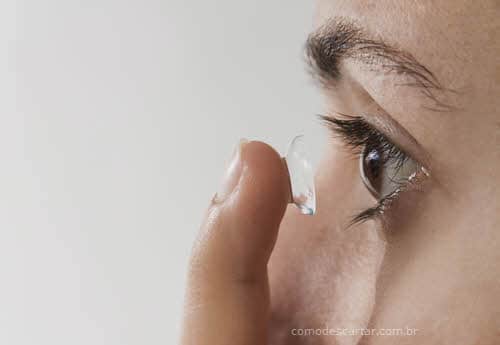 Como descartar lentes de contato