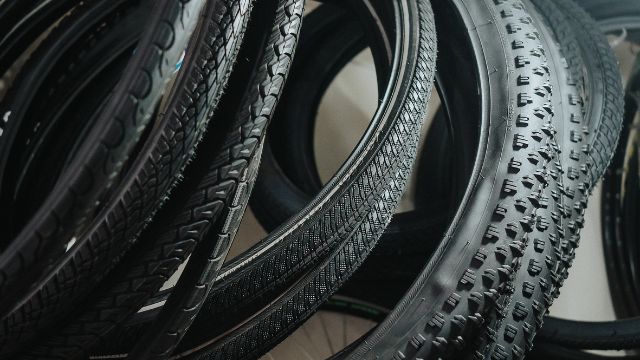 Como descartar pneus de bicicleta